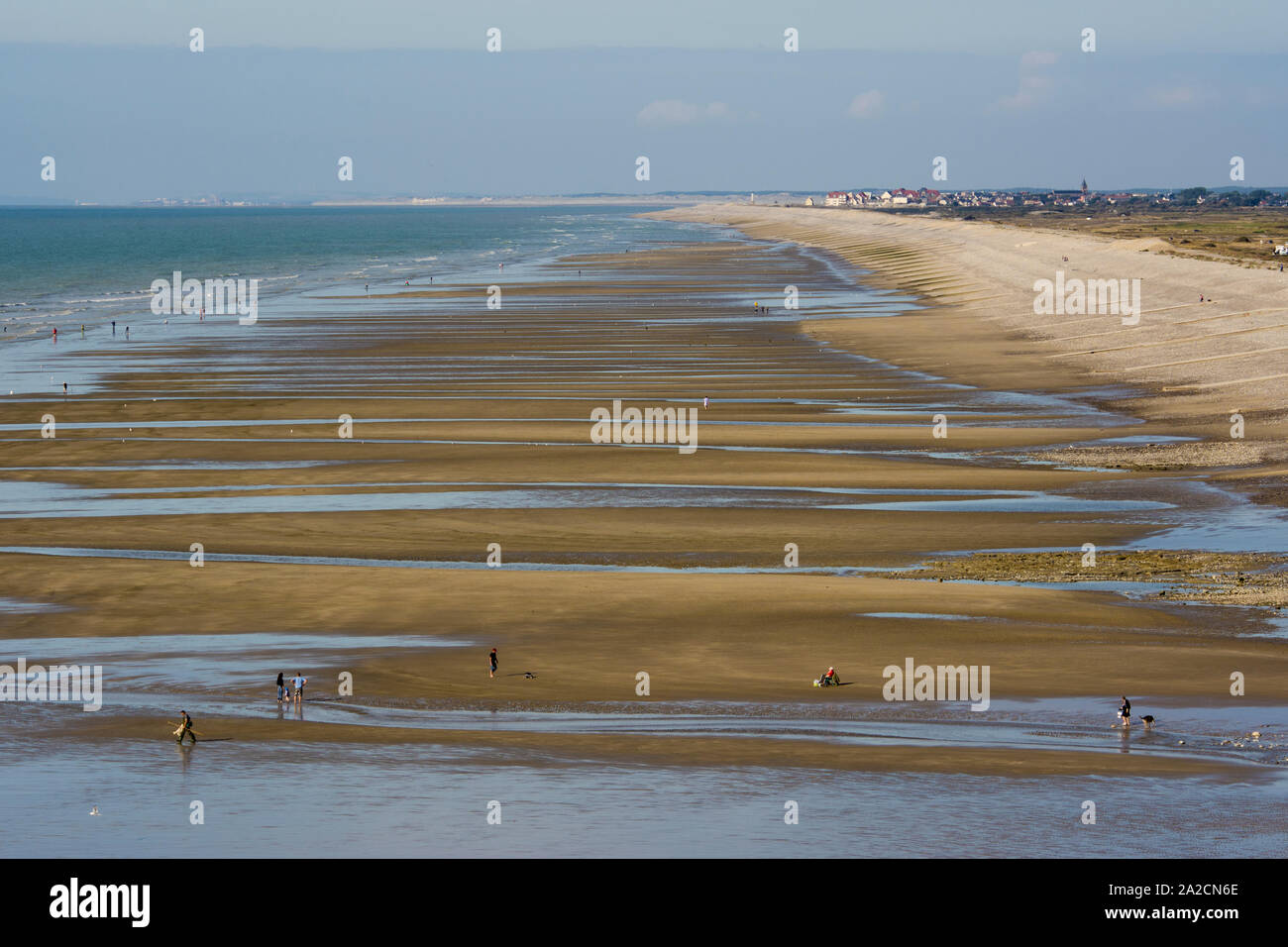 La Plage d'Onival à Marée Basse et Sous le soleil du Nord de la France et de la Baie de Somme. Cayeux sur meren Fond. Stockfoto