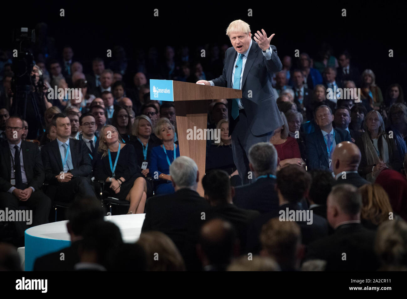 Premierminister Boris Johnson liefert seine Rede auf dem Parteitag der Konservativen Partei in der Manchester Convention Center. PA-Foto. Bild Datum: Mittwoch, 2. Oktober 2019. Siehe PA Geschichte TORY Main. Foto: Stefan Rousseau/PA-Kabel Stockfoto