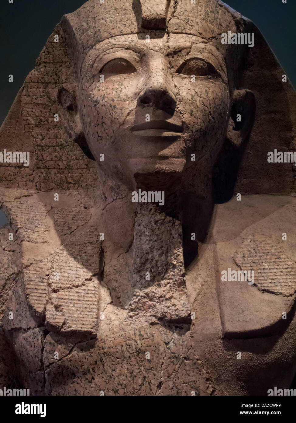Alten Ägyptischen Skulptur in der Met in New York. Stockfoto
