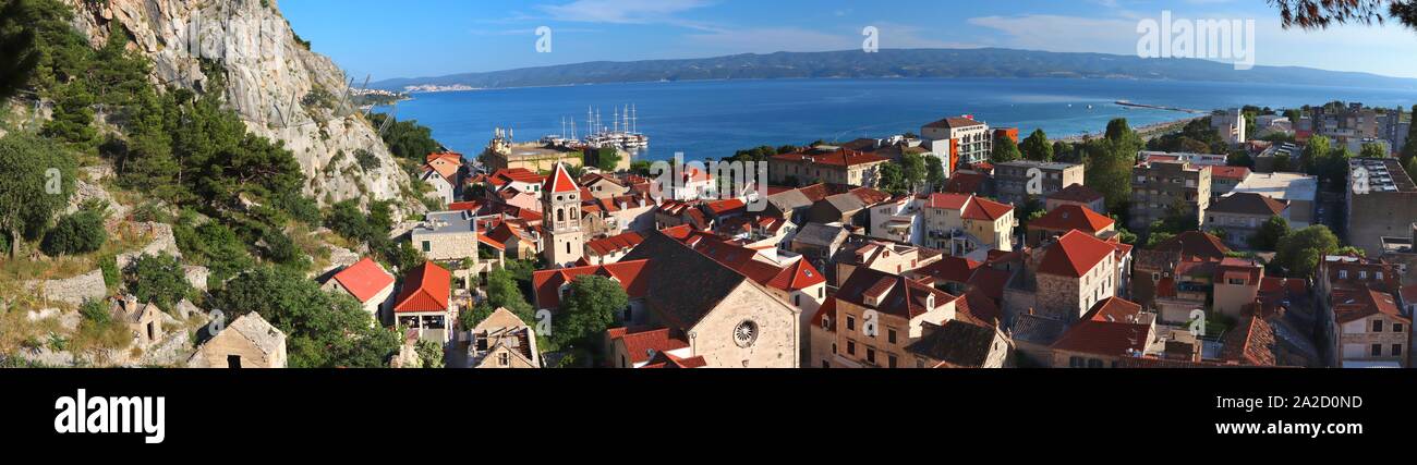 Omis. Altstadt in Kroatien. Panoramafoto Stadtbild. Stockfoto