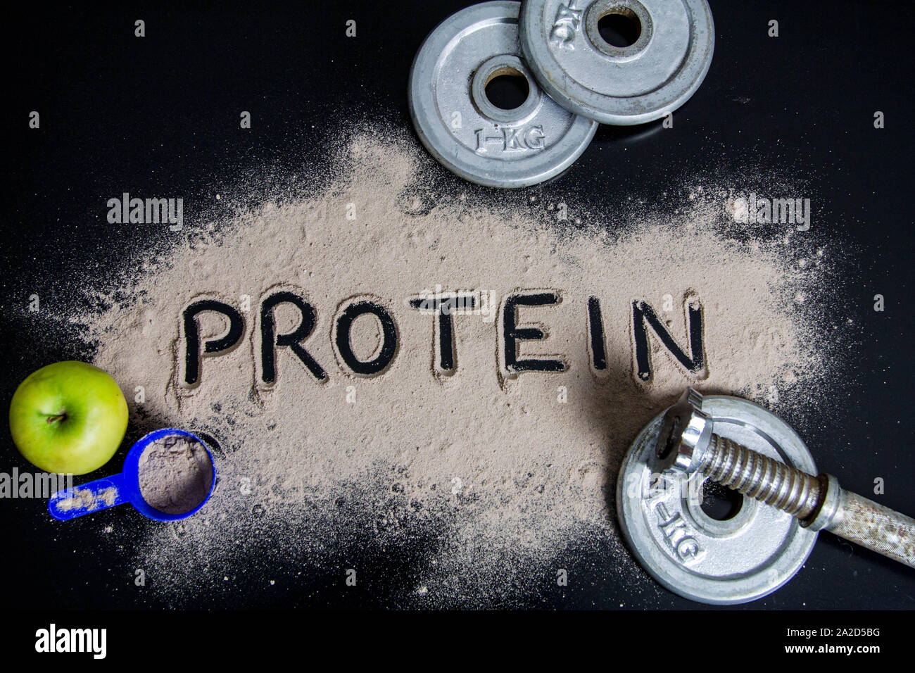 Whey Protein Pulver schreiben Protein mit weihgt und Apple Stockfoto