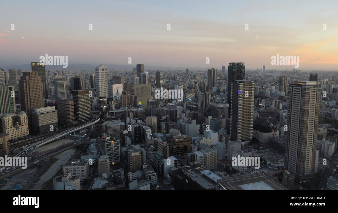 Osaka - 大阪市 - Ansicht von Umeda Sky Building (梅田スカイビル) - Skyline Stockfoto