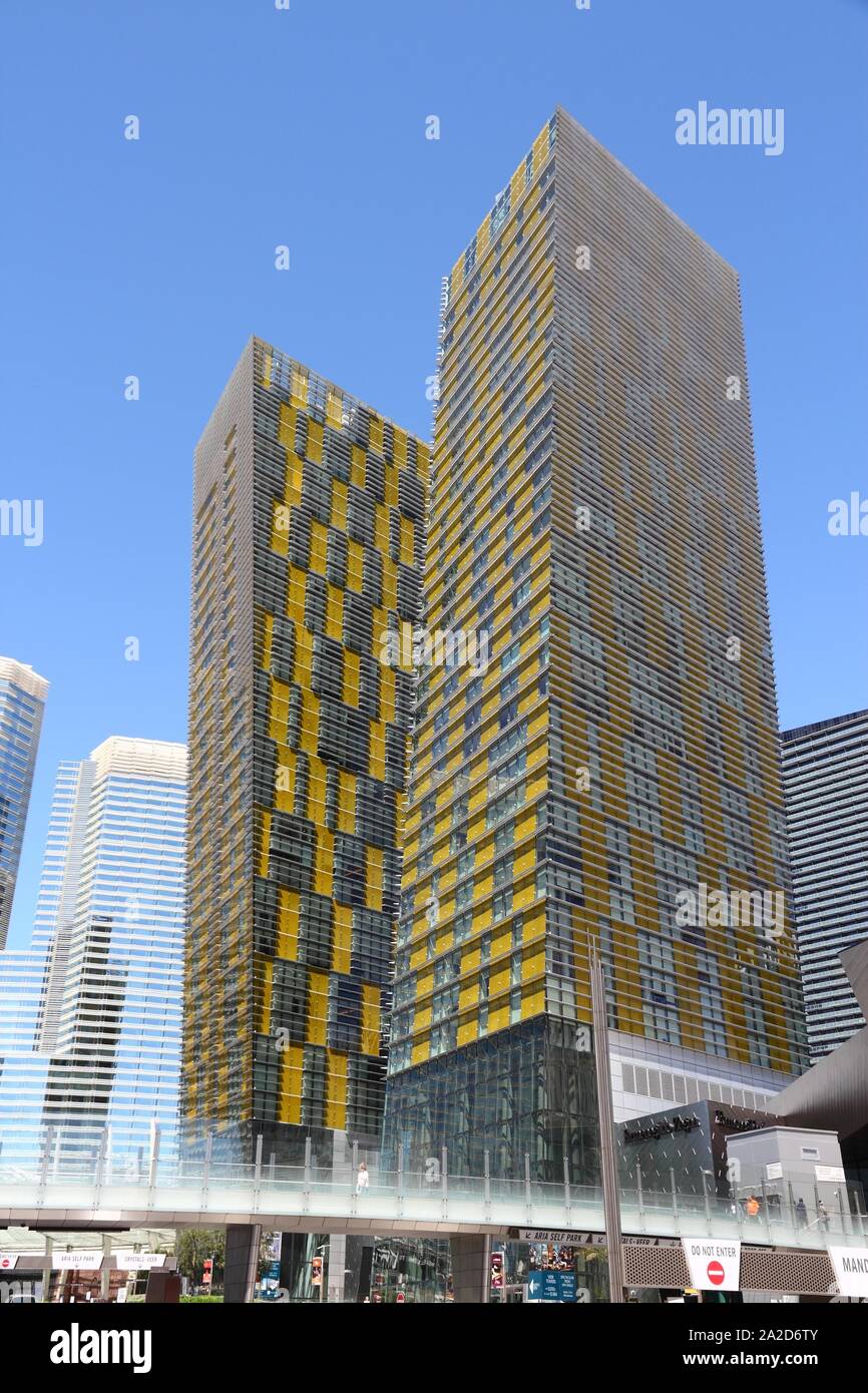 LAS VEGAS, USA - 14. APRIL 2014: Veer Türme im CityCenter in Las Vegas. Die Anlage wurde im Jahr 2010 fertiggestellt und wurde von Murphy-Jahn Architekten entworfen. Stockfoto