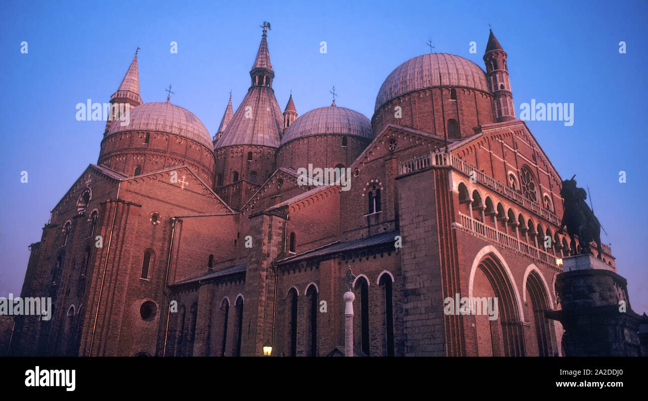 Basilika des Heiligen Antonius von Padua und dem Reiterstandbild des Gattamelata. Stockfoto