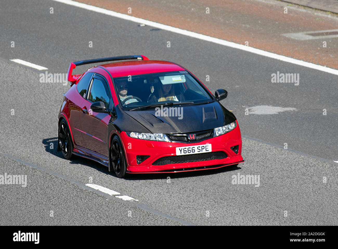 2010 Red Honda Civic GT Type R i-VTEC; UK Fahrzeug Verkehr, Transport, modern, Limousinen, fahren Sie auf der Autobahn M6 mit 3 Fahrspuren in südlicher Richtung. Stockfoto