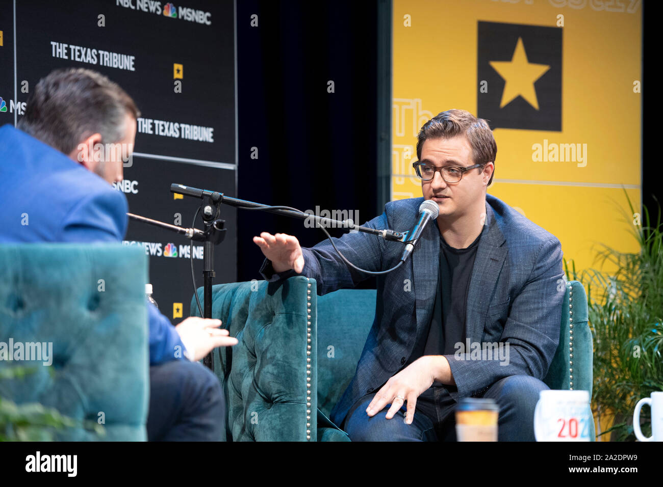 Der US-Senator Ted Cruz, ein Republikaner aus Texas, auf der linken Seite, hält eine breite politische Diskussion mit progressiven Journalist Chris Hayes von MSNBC während einer Texas Tribune Festival in Austin, Texas. Stockfoto