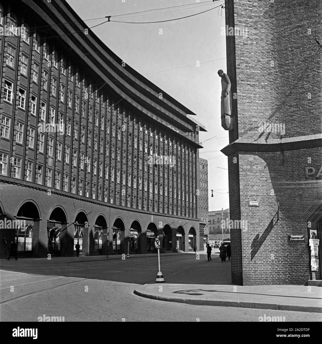 Das Chilehaus von der Straße Messberg im Kontorhausviertel