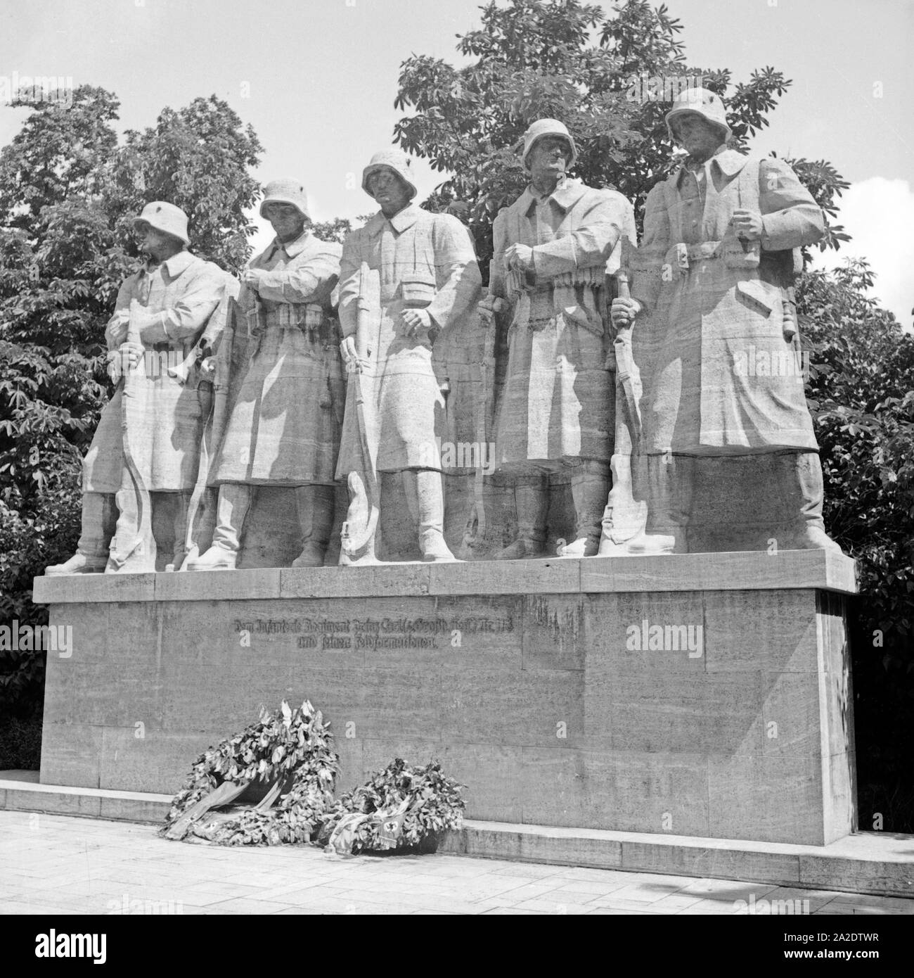 Denkmal für die Gefallenen des 1. Weltkrieges des Bildhauers Paul Birr in Worms, Deutschland 1930er Jahre. Denkmal für die Soldaten der WK1 von Bildhauer Paul Birr in Worms, Deutschland 1930. Stockfoto