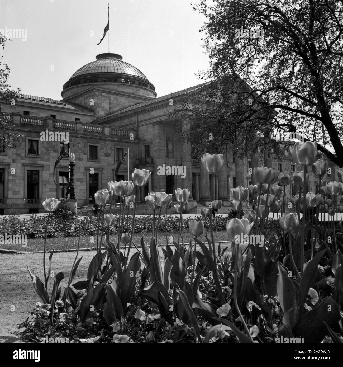 Das Kurhaus in Wiesbaden, Deutschland 1930er Jahre. Die Wiesbadener