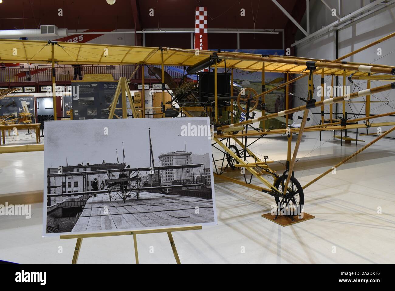 Die curtiss Drücker kam zu lokalen Ruhm, wenn Sie aus dem Dach des Portland Multnomah Hotel 1912 geflogen wurde und jetzt Pearson Feld landete. Stockfoto