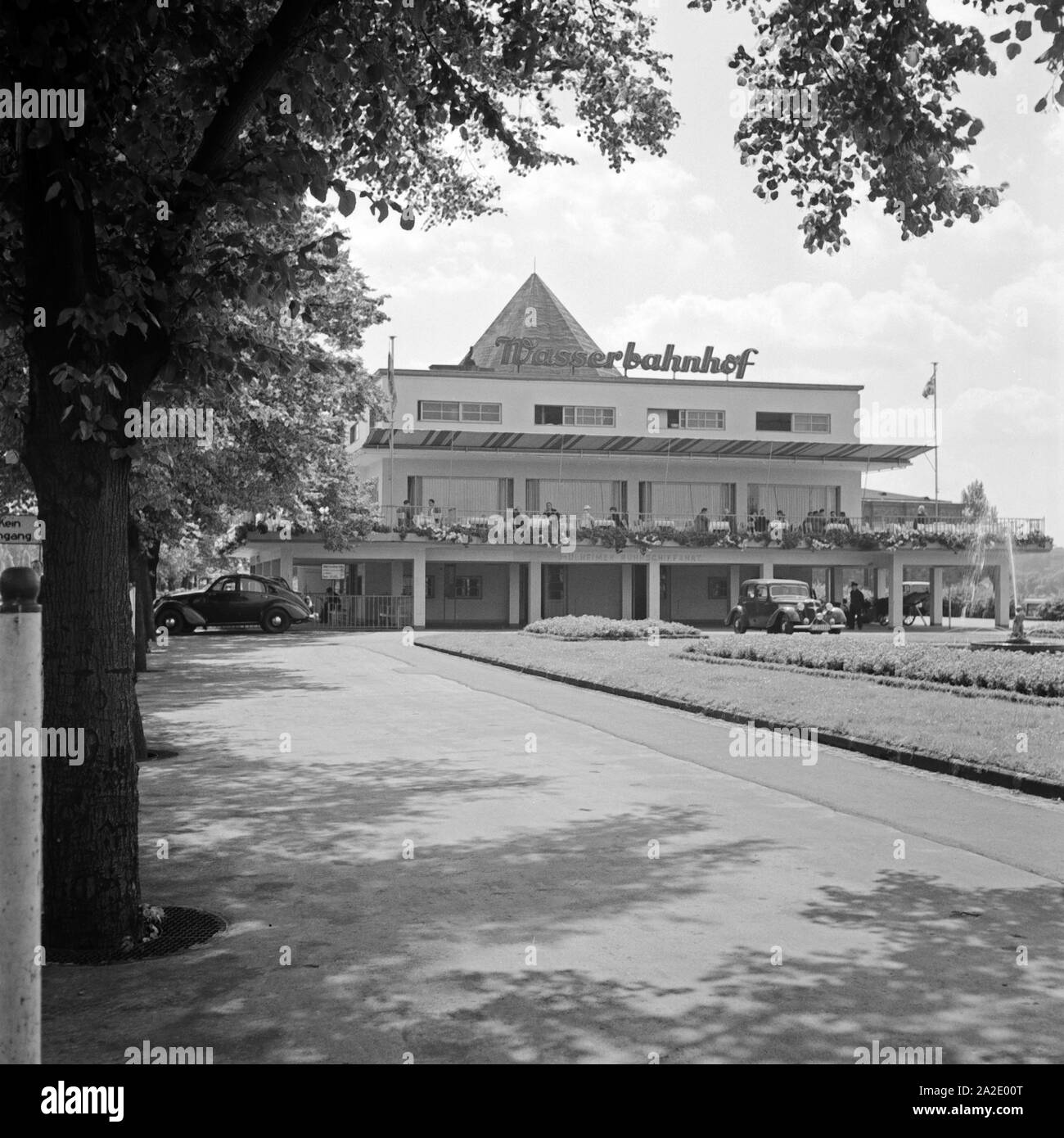 Der Wasserbahnhof in Mülheim an der Ruhr, Deutschland 1930er Jahre. Wasserbahnhof in Mülheim an der Ruhr ist ein Landeplatz für die Köln Düsseldorfer Schiffe, Deutschland 1930. Stockfoto
