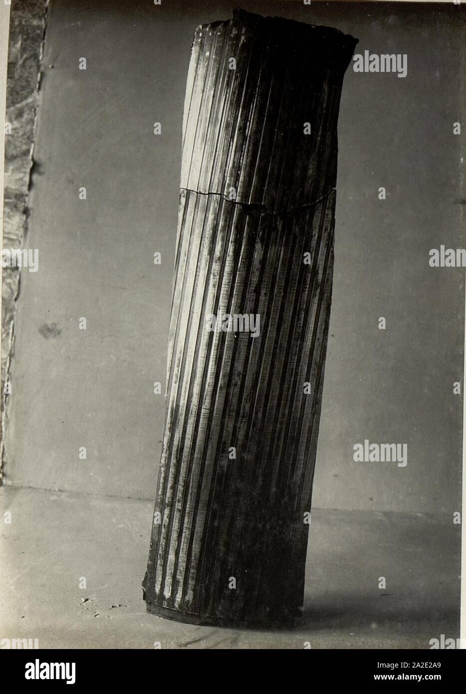 Ein Stück der bei der Rohrzerreissung am 17. März 1916 abgefeuerten Accessoire. (Herstellungsort Streiteben II, Nro. 13. 1915) Stockfoto