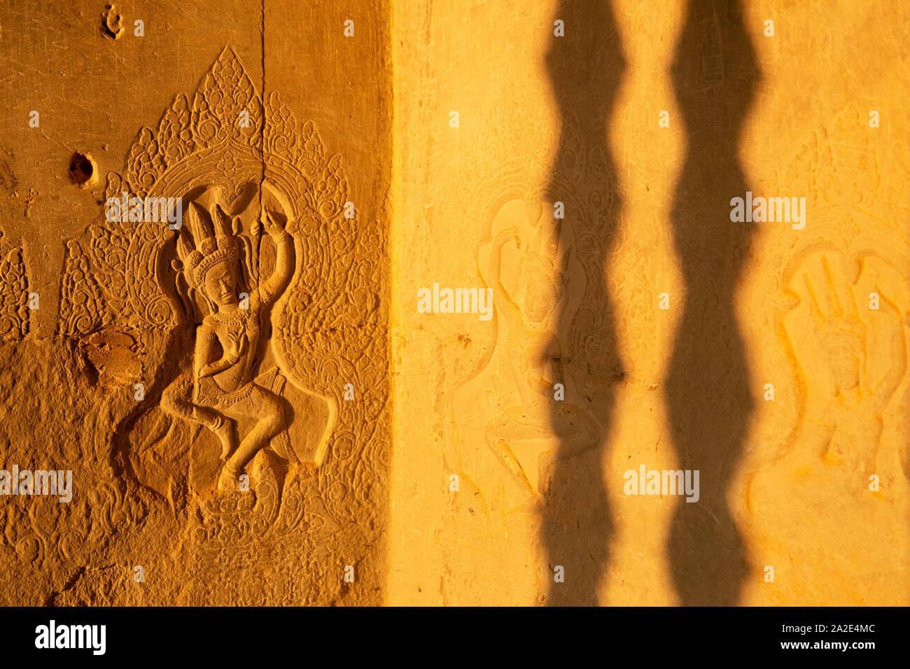 Angkor Wat Tempel Wand detail und Sonnenlicht Stockfoto