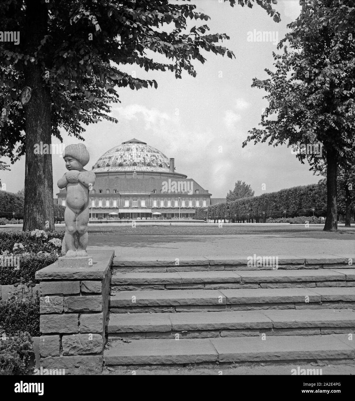 Blick in den Kuppelsaal der Stadthalle Hannover, Deutschland 1930er Jahre. Blick auf die Kuppel der Halle der Stadthalle Halle in Hannover, Deutschland 1930. Stockfoto