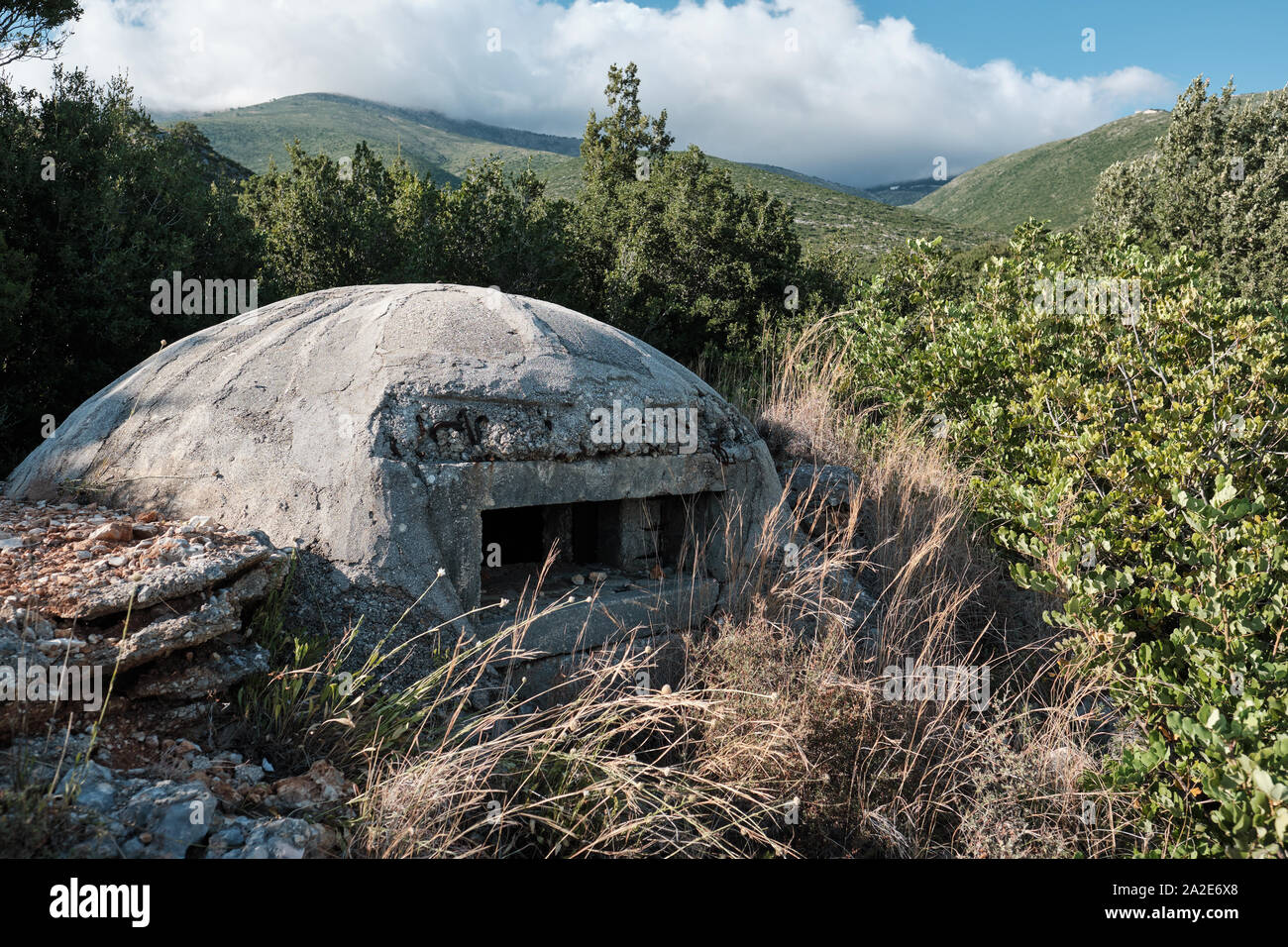 Einen verlassenen Bunker in Albanien Stockfoto