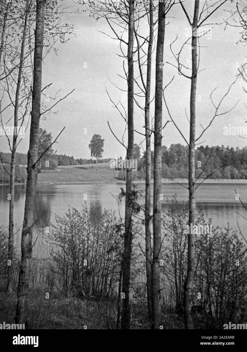 Typische Seenlandschaft in Masuren, Ostpreußen, 1930er Jahre. Typische See Landschaft der Typische Seenlandschaft in Masuren, Ostpreußen, 1930er Jahre. Typische See Landschaft der