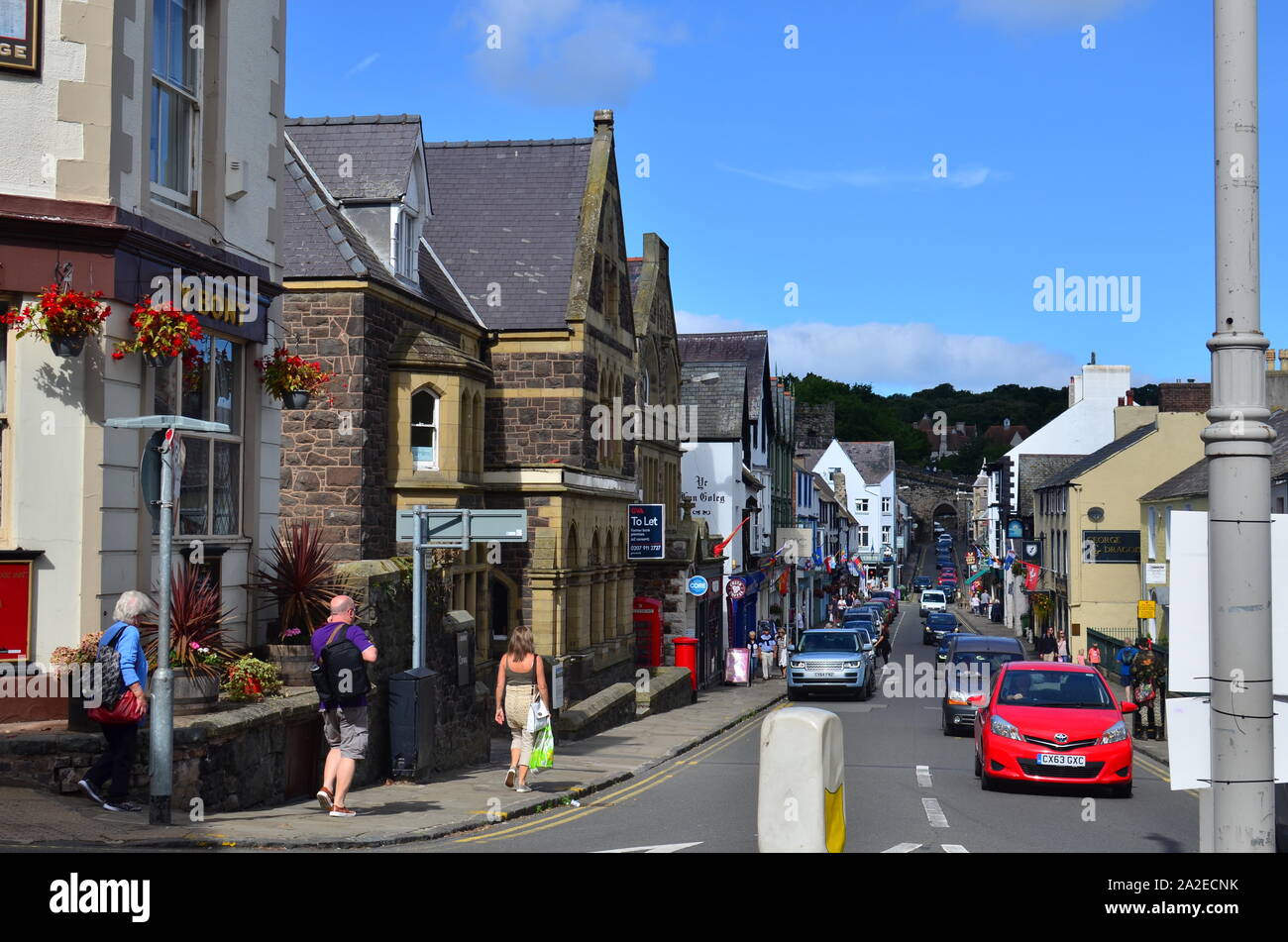 Bild von einem der malerischen Straßen in der Nähe des Conwy Castle. Stockfoto