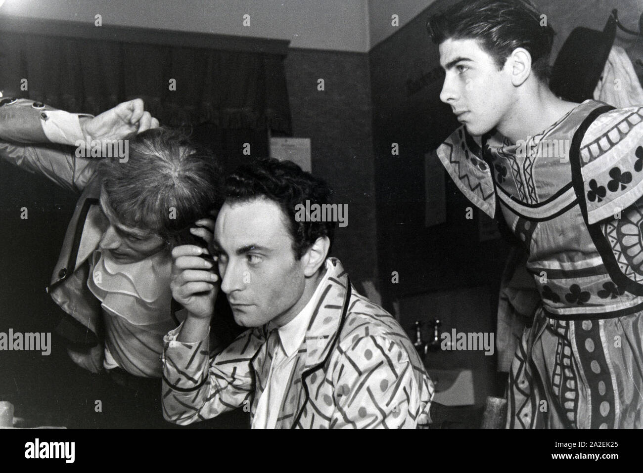Sänger in der Umkleidekabine im Opernhaus in Rom, Italien 1940-er Jahre. Sänger in der Umkleidekabine in der Oper in Rom, Italien 1940. Stockfoto