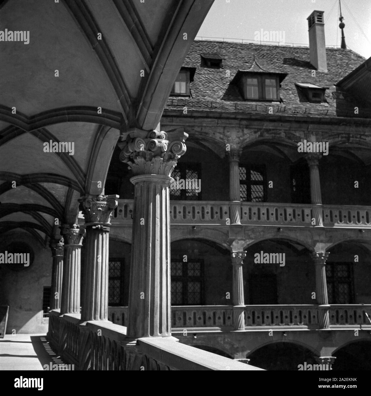 Wandelgalerie im Alten Schloss in Stuttgart, Deutschland, 1930er Jahre. Galerie mit kostenlosen Bögen zum Innenhof im Alten Schloss Stuttgart, Deutschland 1930. Stockfoto