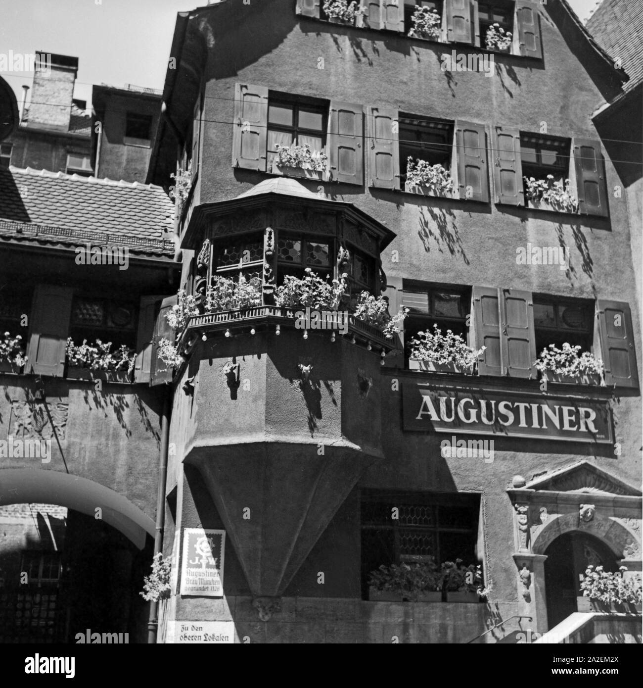 Der Augustiner Bierausschank in der Altstadt von Stuttgart, Deutschland 1930er Jahre. Augustiner Bier Pub an der alten Stadt Stuttgart, Deutschland 1930. Stockfoto
