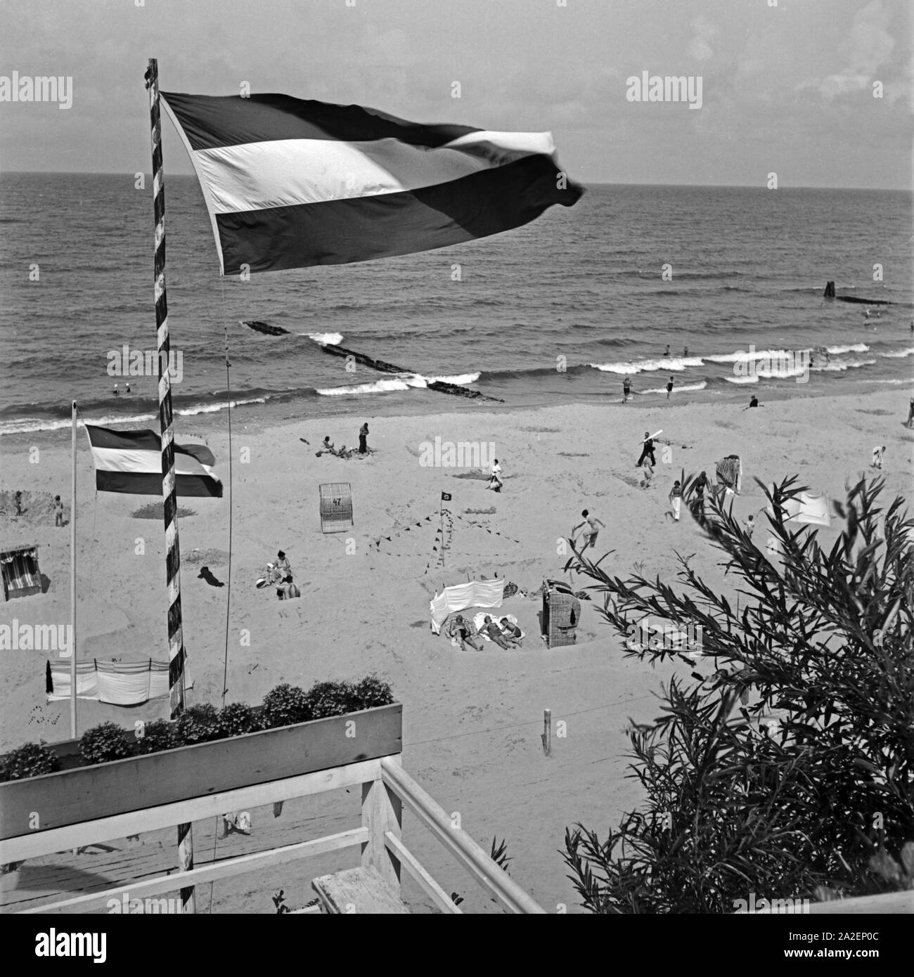 Strang des Renommierten Ostseebads Rauschen Im Samland in Ostpreußen, Deutschland 1930er Jahre bin. Am Strand der Ostsee Bad Rauschen in Sambia Region in Ostpreußen, Deutschland der 1930er Jahre. Stockfoto