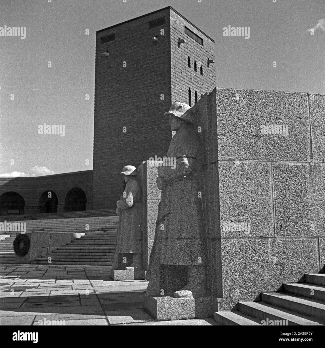 Innenhof im Tannenberg in Ostpreußen Denkmal bei Hohenstein, Deutschland 1930er Jahre. Innenhof am Tannenberg Monument in der Nähe von hohenstein in Ostpreußen, Deutschland 1930. Stockfoto