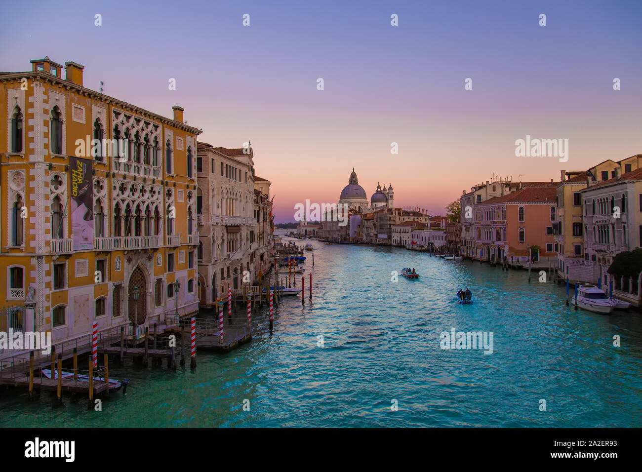 Venedig, Italien, 20. Mai 2019: Santa Maria della Salute Kathedrale - eine malerische Aussicht aus Wissenschaft Brücke Stockfoto