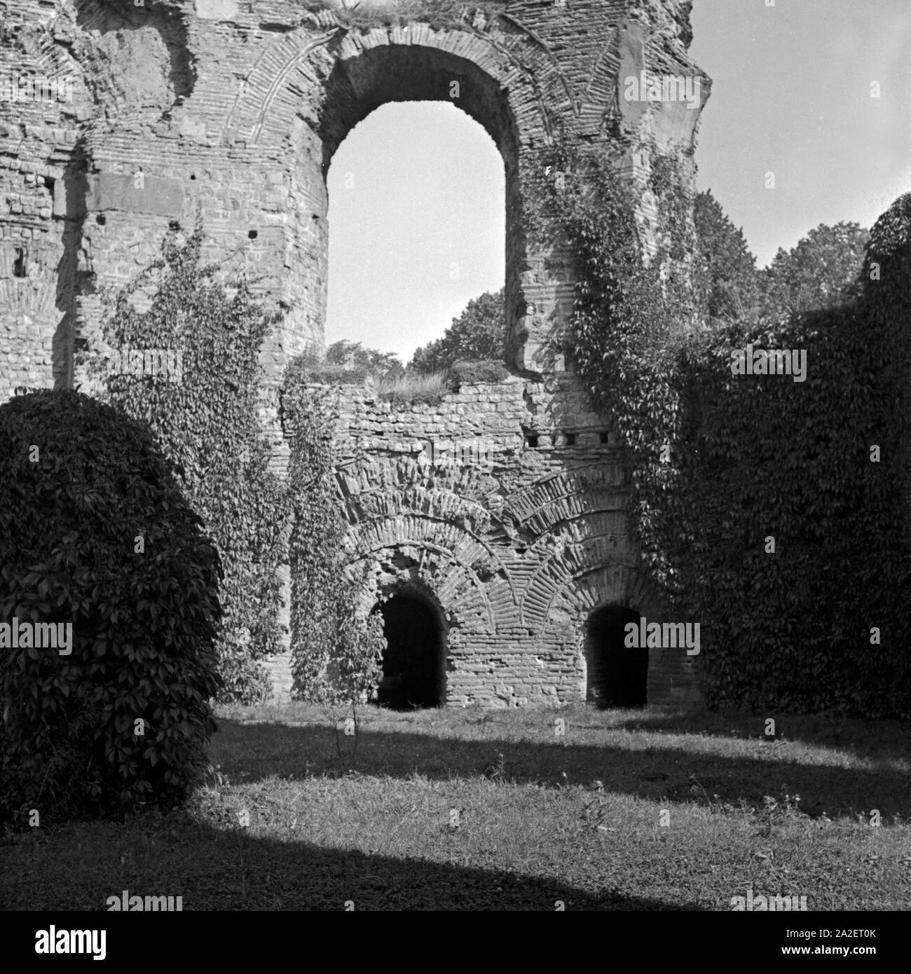 Überreste des römischen Amphitheater in Trier, Deutschland 1930er Jahre. Reste der römischen Amphitheater in Trier, Deutschland 1930. Stockfoto