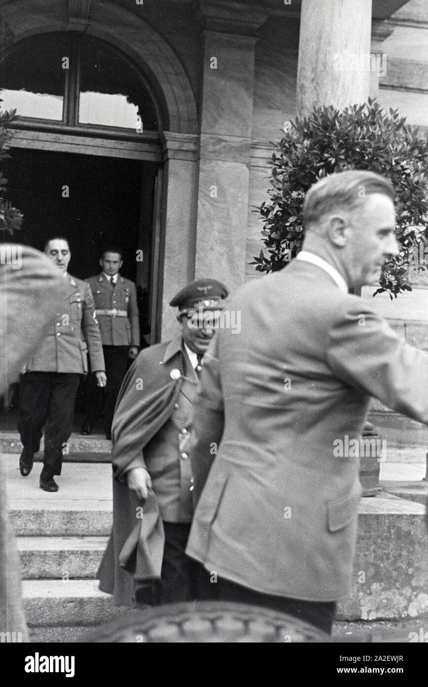 Offizielle prominente Gäste bei den Wagner Festspielen in Bayreuth, Deutschland 1930er Jahre. Prominente NS-Beamten den Besuch der Wagner-Festspiele in Bayreuth, Deutschland 1930. Stockfoto