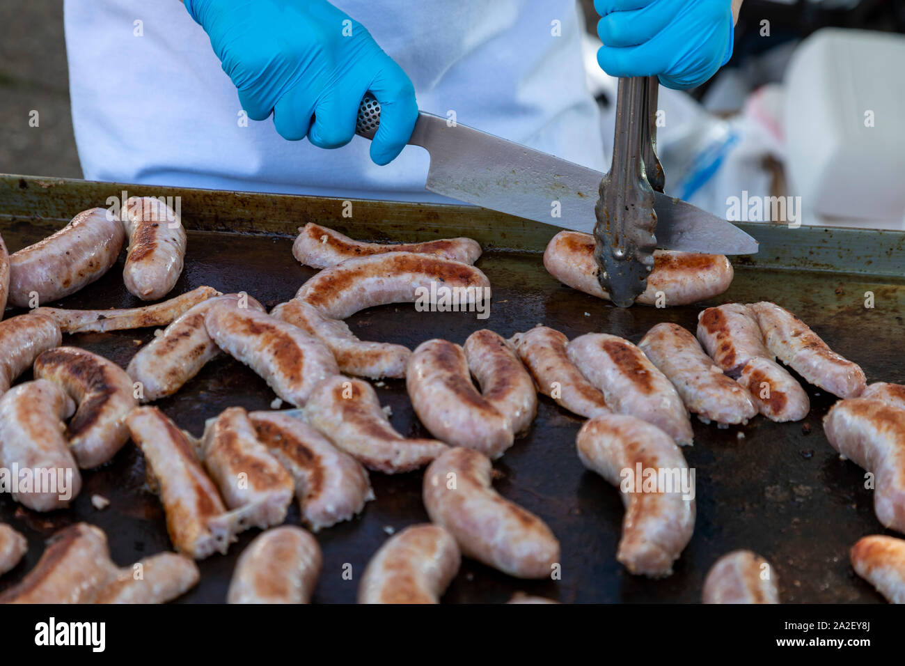 Detroit, Michigan - Der jährliche Brasilien Tag Street Festival essen und eine Samba dance Contest. Dieser Stand gegrillte Würstchen für brasilianische Wurst S Stockfoto