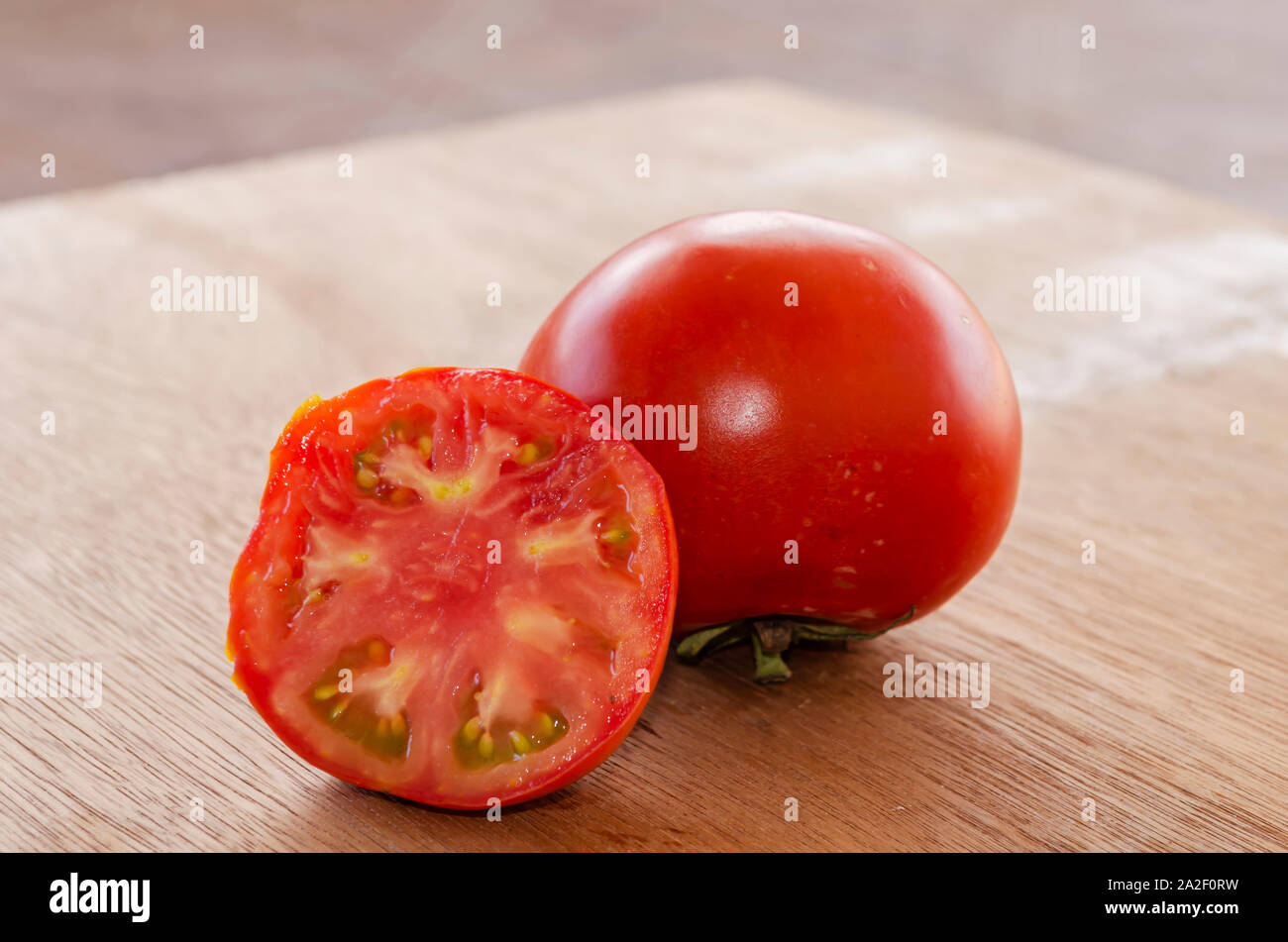 Tomaten im Querschnitt Stockfoto