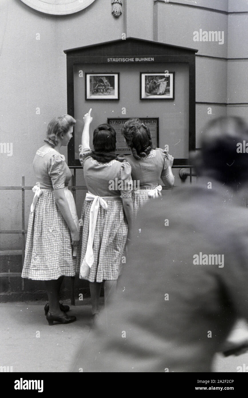 Mutterschutz des Musterbetriebs Wilhelm Plum in München Gladbach, Deutsches Reich 1941. Mitarbeiter des Modells Pflanzen Wilhelm Plum in München Gladbach Deutschland 1941. Stockfoto