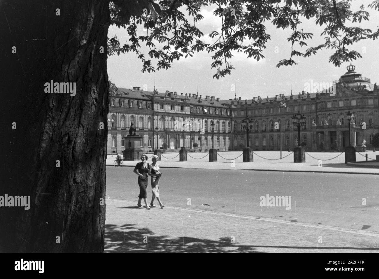 Der Ehrenhof des Neuen strapaziert in Stuttgart, Deutschland, 1930er Jahre. Den Ehrenhof des Neuen Schlosses in Stuttgart, Deutschland 1930. Stockfoto