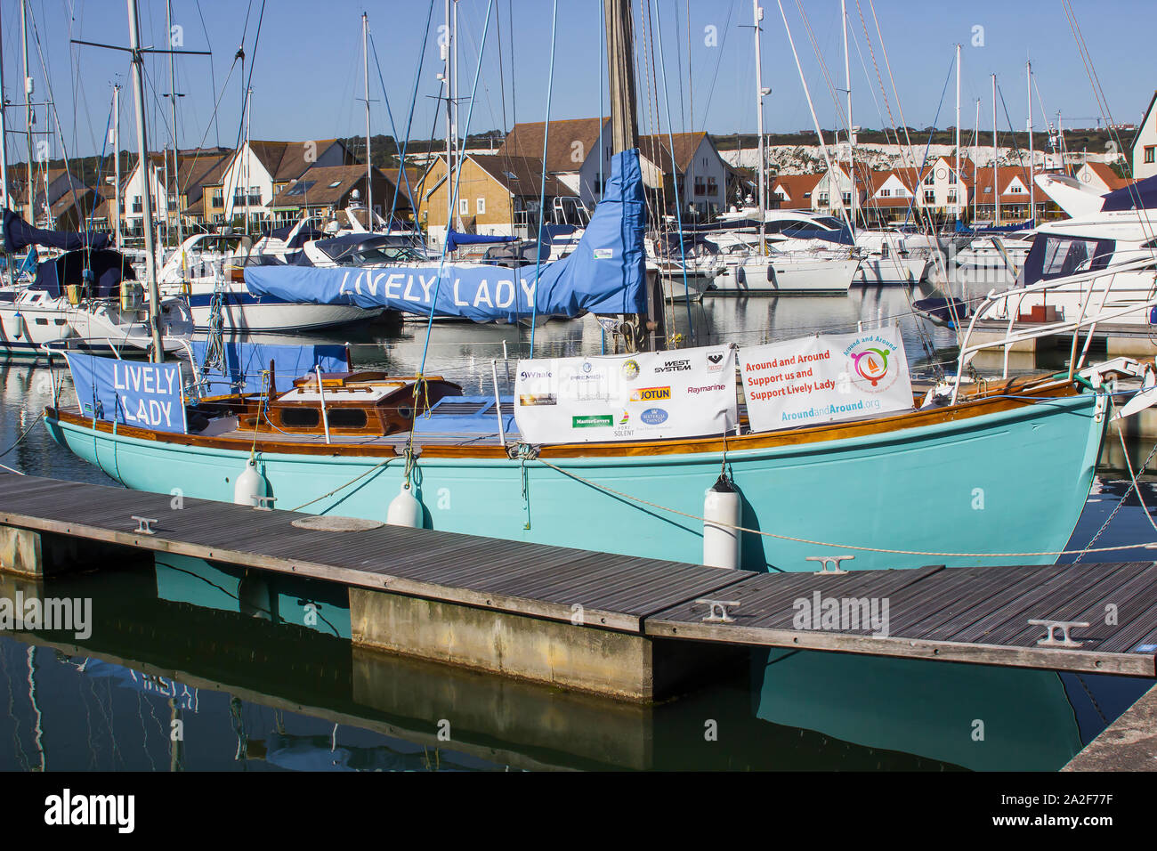 18. September 2019 Die lebhafte Dame Yacht in der Marina in Port Solent in Hampshire an der Südküste von England günstig Stockfoto