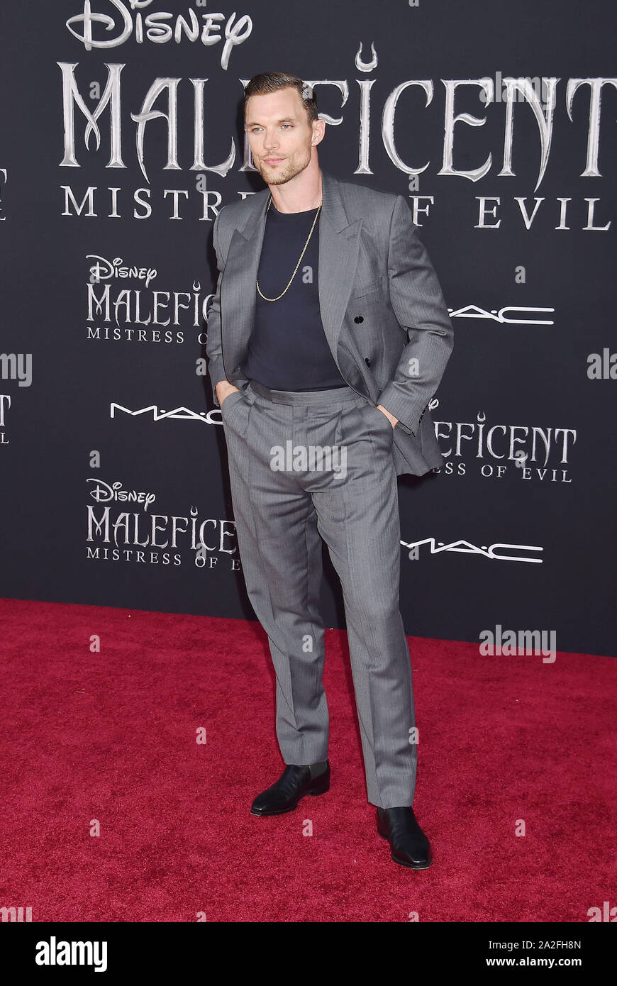 HOLLYWOOD, CA - 30. SEPTEMBER: Ed Skrein besucht die Weltpremiere von Disney's "malefiz: Herrin des Bösen' bei El Capitan Theatre am 30. September 2019 in Los Angeles, Kalifornien. Stockfoto