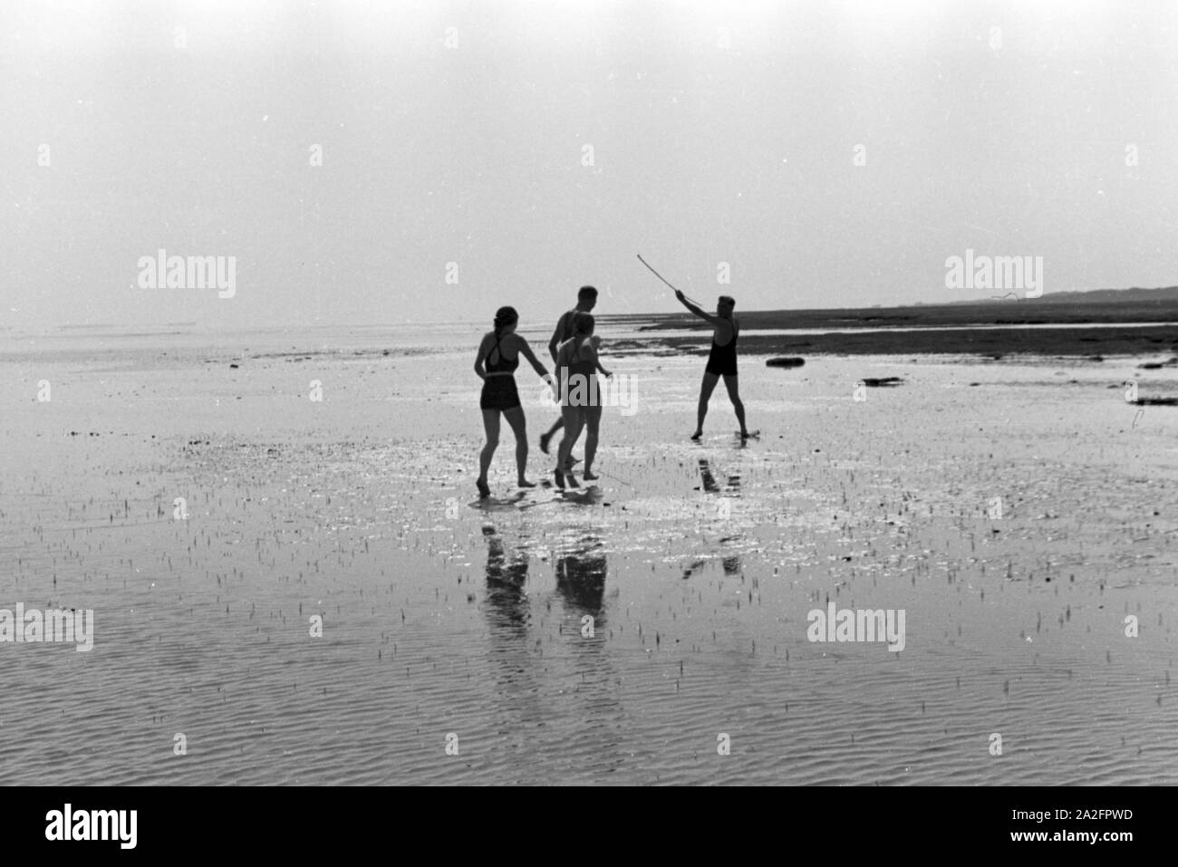 Urlauber auf der Nordseeinsel Juist, Deutschland 1930er Jahre. Urlauber auf der ostfriesischen Insel Juist, Deutschland 1930. Stockfoto