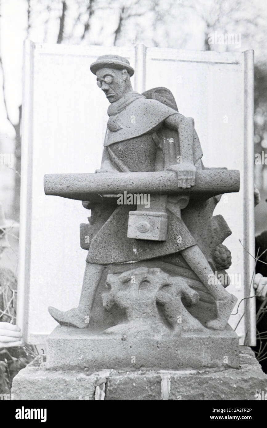 Skulptur einer Steinmetzschule in Mayen, Deutsches Reich 1937. Skulptur eines chiseler Schule in Mayen, Deutschland 1937. Stockfoto