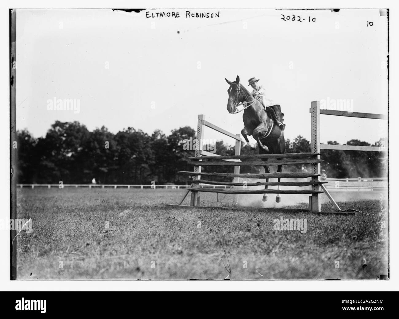 Eltmore Robinson. Springen einen Zaun auf dem Pferd. Stockfoto