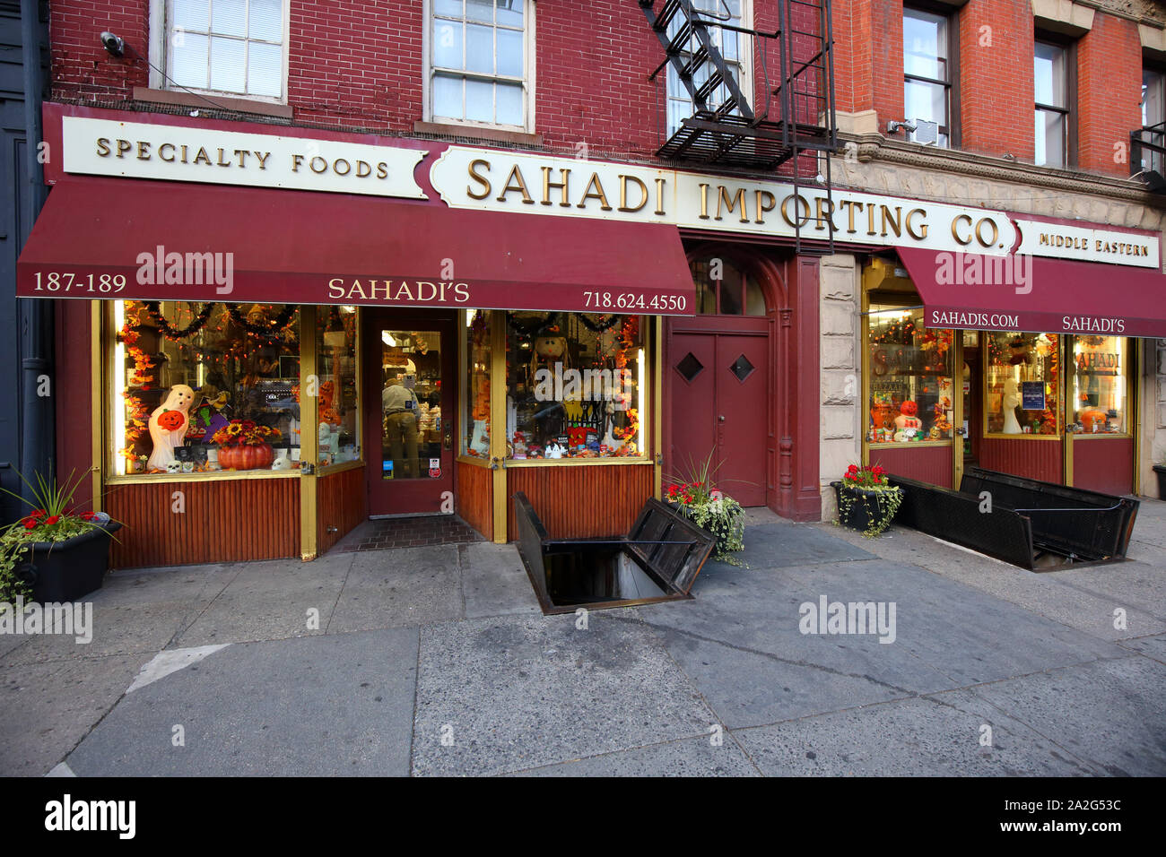 Sahadi's, 187 Atlantic Avenue, Brooklyn, New York. NYC-Schaufensterfoto eines Spezialitätenmarktes in Brooklyn Heights Stockfoto