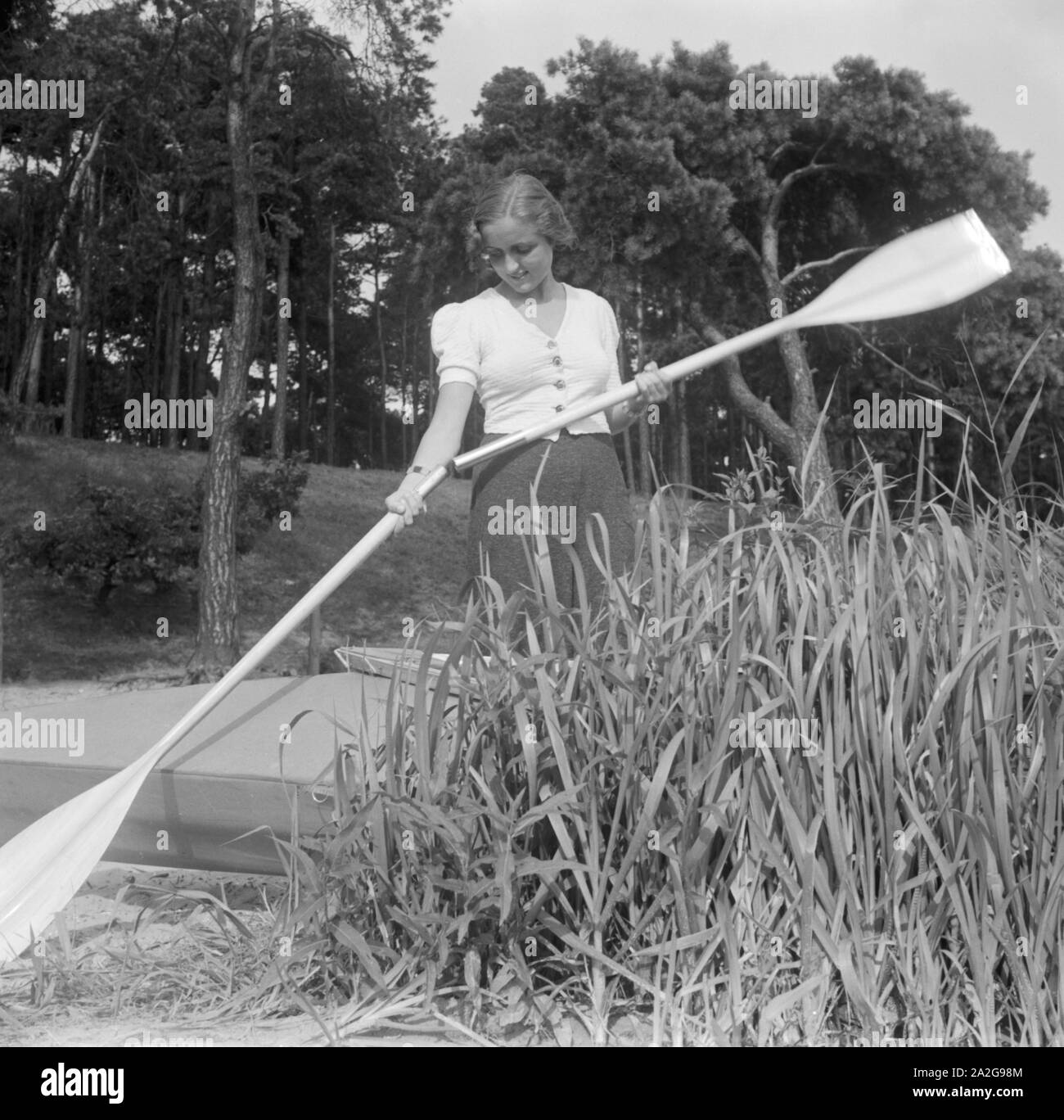 Ein Ausflug Mit Dem Klepper-Boot, 1930er Jahre Deutsches Reich. Ein Ausflug mit einem Foldboat Deutschland der 1930er Jahre. Stockfoto