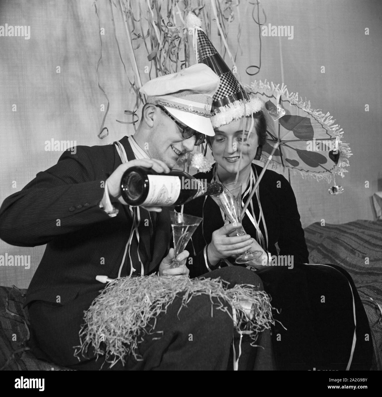 Gast Einer Silvesterparty, 1930er Jahre Deutsches Reich. Gäste von der Silvester party, Deutschland der 1930er Jahre. Stockfoto