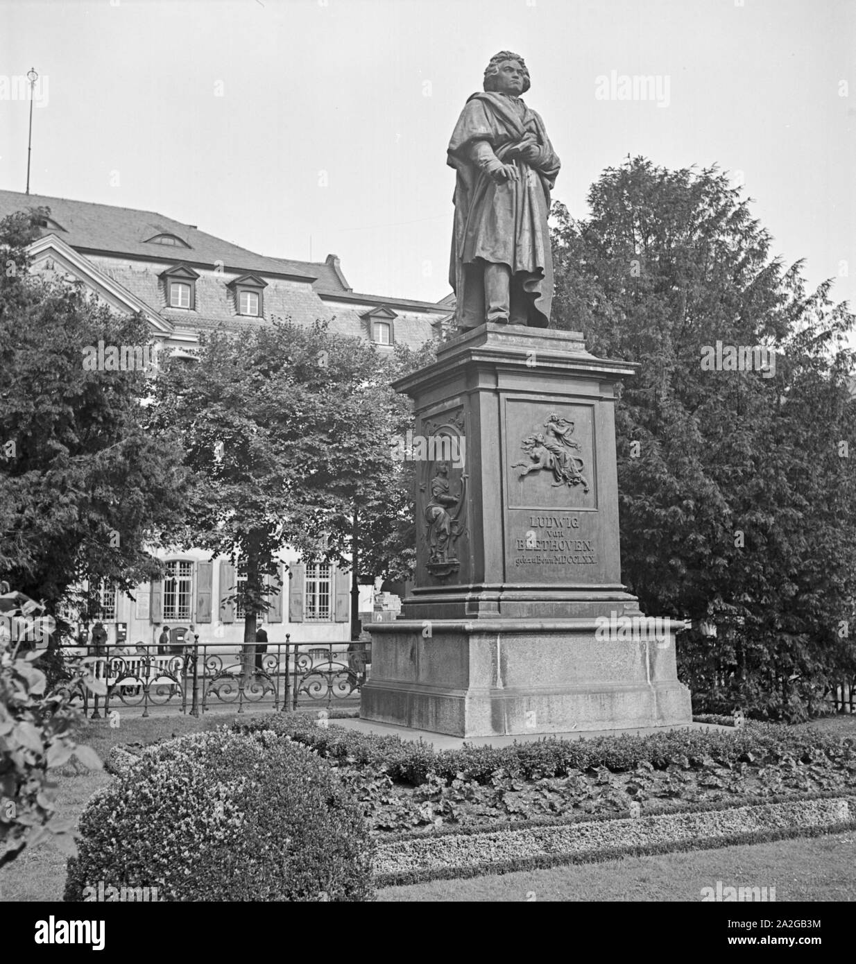 Das Beethoven Denkmal im Stadtkern von Bonn, Deutschland 1930er Jahre. Beethoven Denkmal am Bonner Innenstadt, Deutschland 1930. Stockfoto
