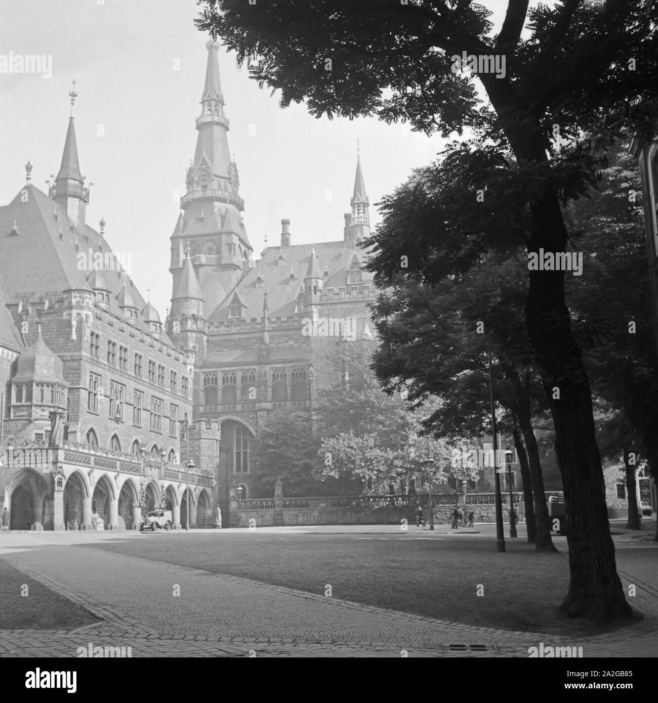 Blick über den Katschhof zum barocken Rathaus in Aachen, Deutschland, 1930er Jahre. Blick über Katschhof Square im barocken Stil Aachen City Hall, Deutschland 1930. Stockfoto