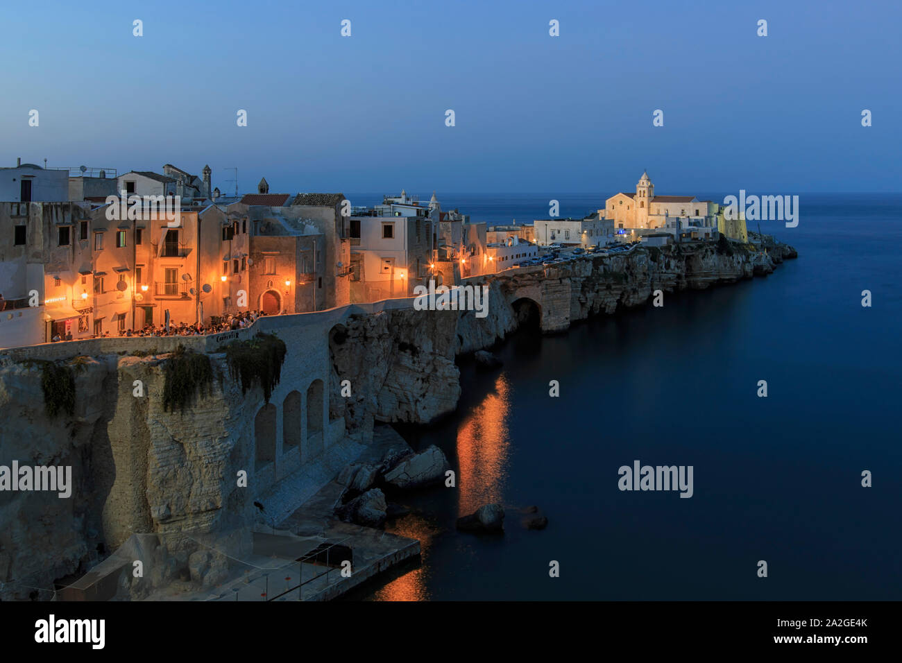 Nachtansicht von vieste Auf der bekanntesten Städte Gargano - Apulien, Italien Stockfoto