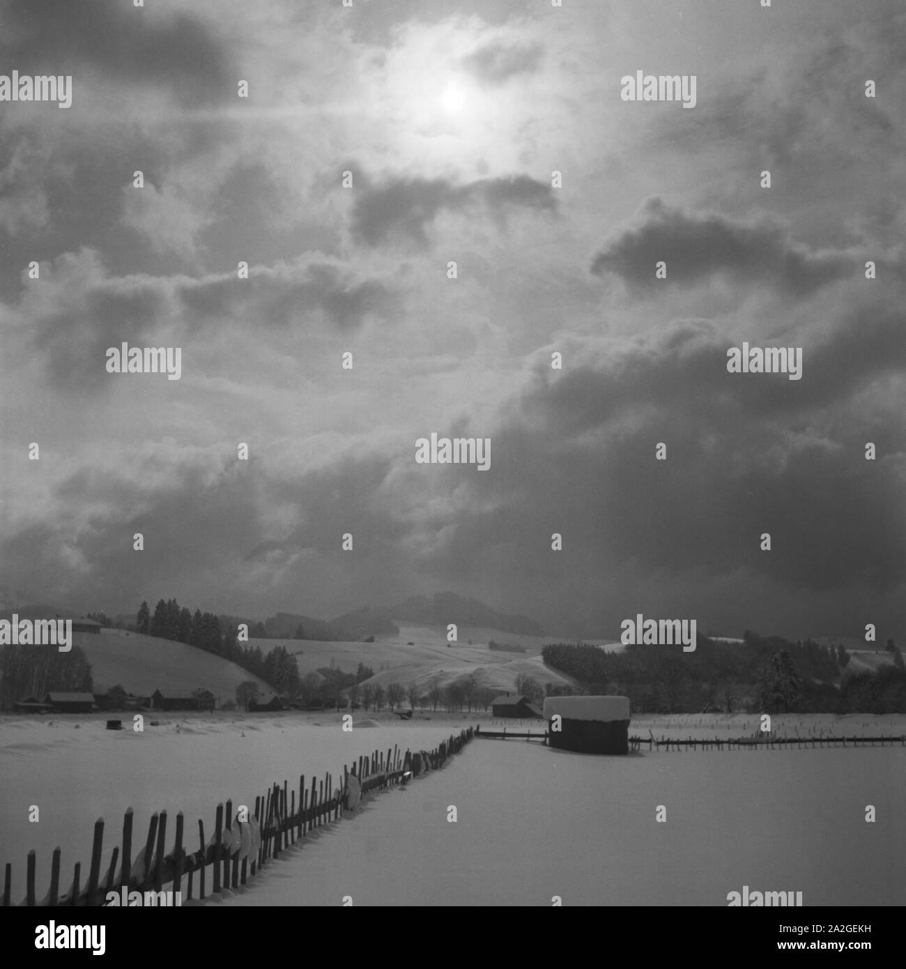 Skiausflug Nach Immenstadt Im Allgäu, Deutschland 1930er Jahre. Skiurlaub in Immenstadt im Allgäu Bereich, Deutschland der 1930er Jahre. Stockfoto