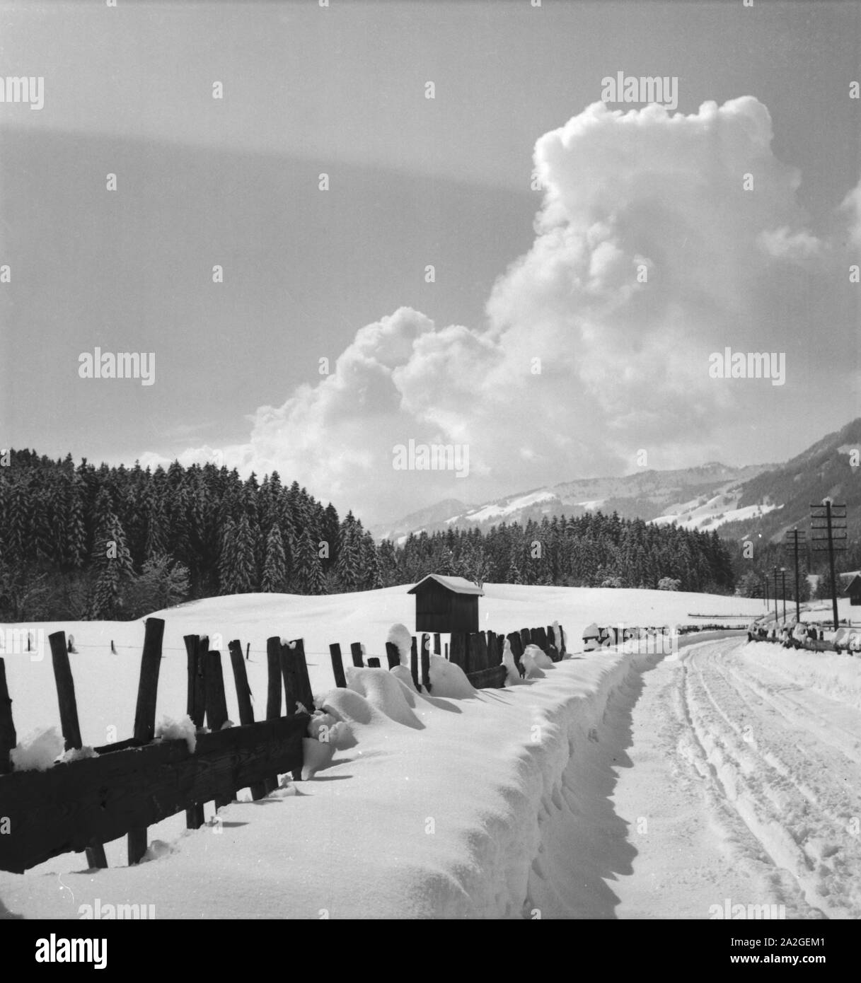 Im Winterurlaub im Arlberger Land, … Österreich 1930er Jahre. Winterurlaub am Arlberg, Österreich 1930. Stockfoto