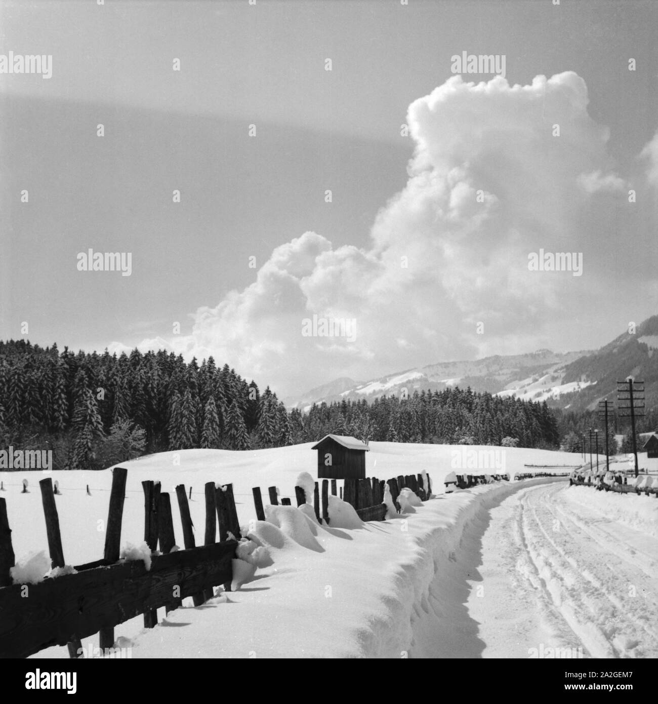 Skiausflug Nach Immenstadt Im Allgäu, Deutschland 1930er Jahre. Skiurlaub in Immenstadt im Allgäu Bereich, Deutschland der 1930er Jahre. Stockfoto