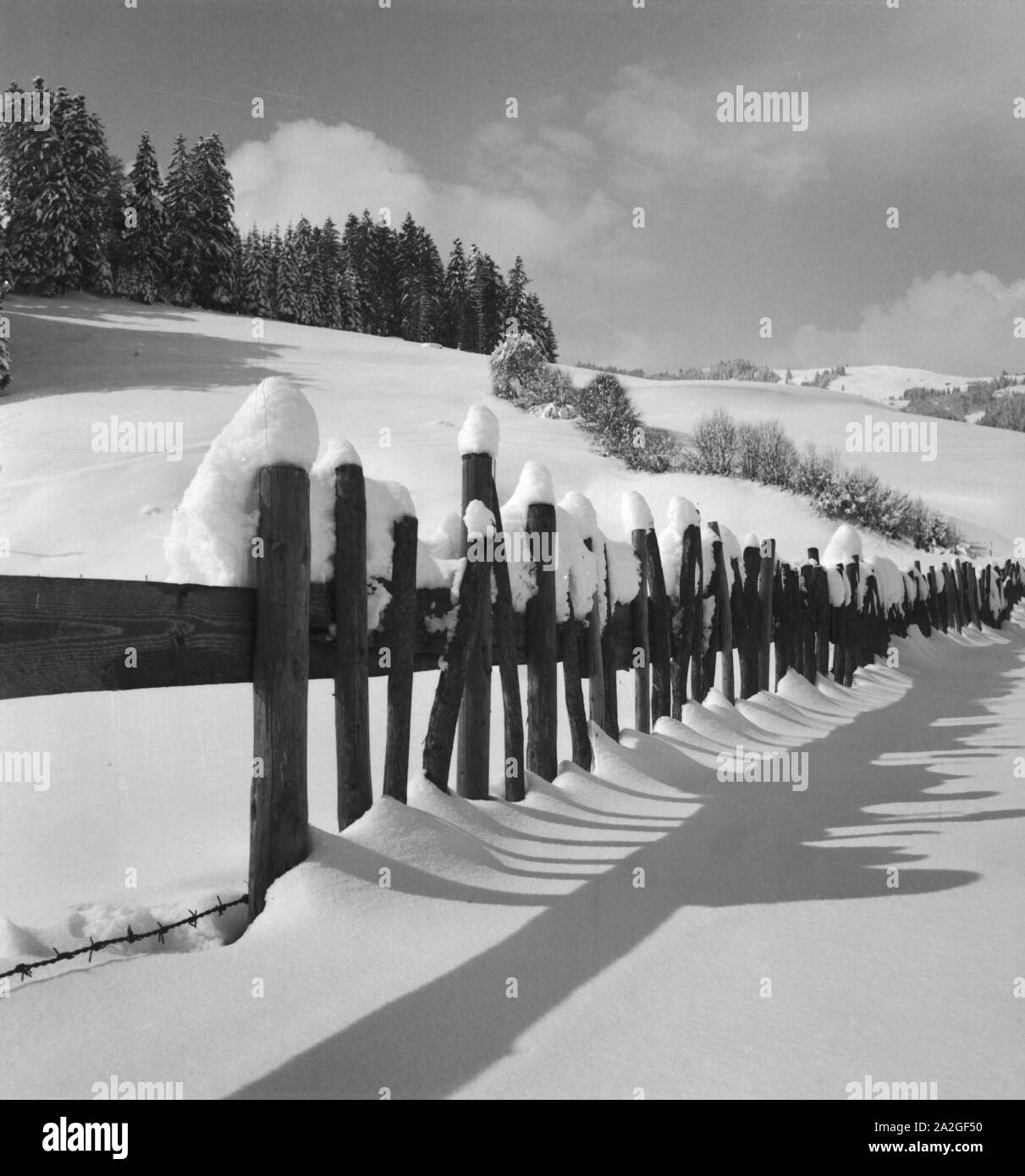 Im Winterurlaub im Arlberger Land, … Österreich 1930er Jahre. Winterurlaub am Arlberg, Österreich 1930. Stockfoto