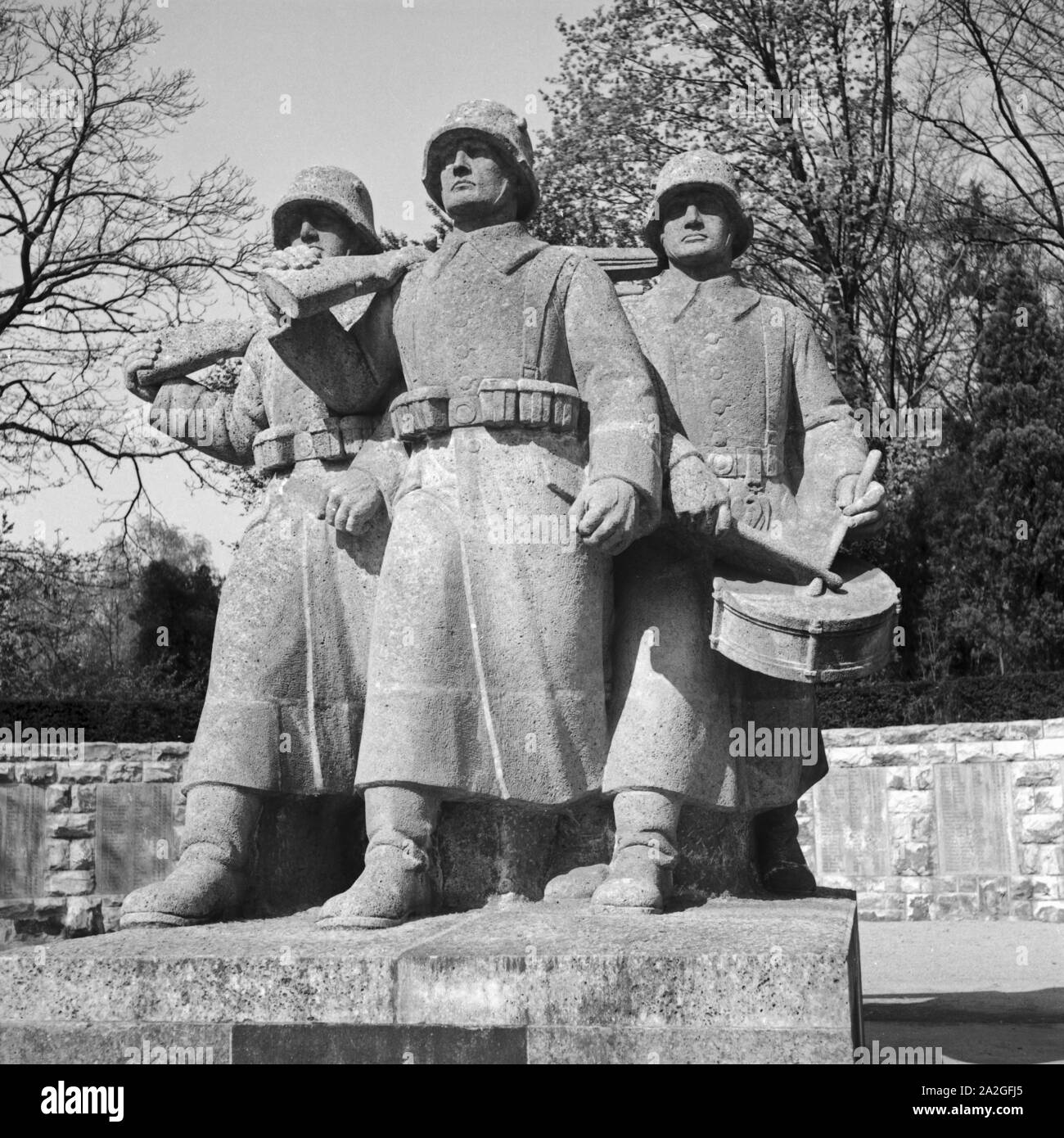 Ehrenmal für die Gefallenen des 1. Weltkriegs in Frankfurt am Main, Deutschland 1930er Jahre. Denkmal für die gefallenen Soldaten des Ersten Weltkriegs in Frankfurt, Deutschland 1930. Stockfoto