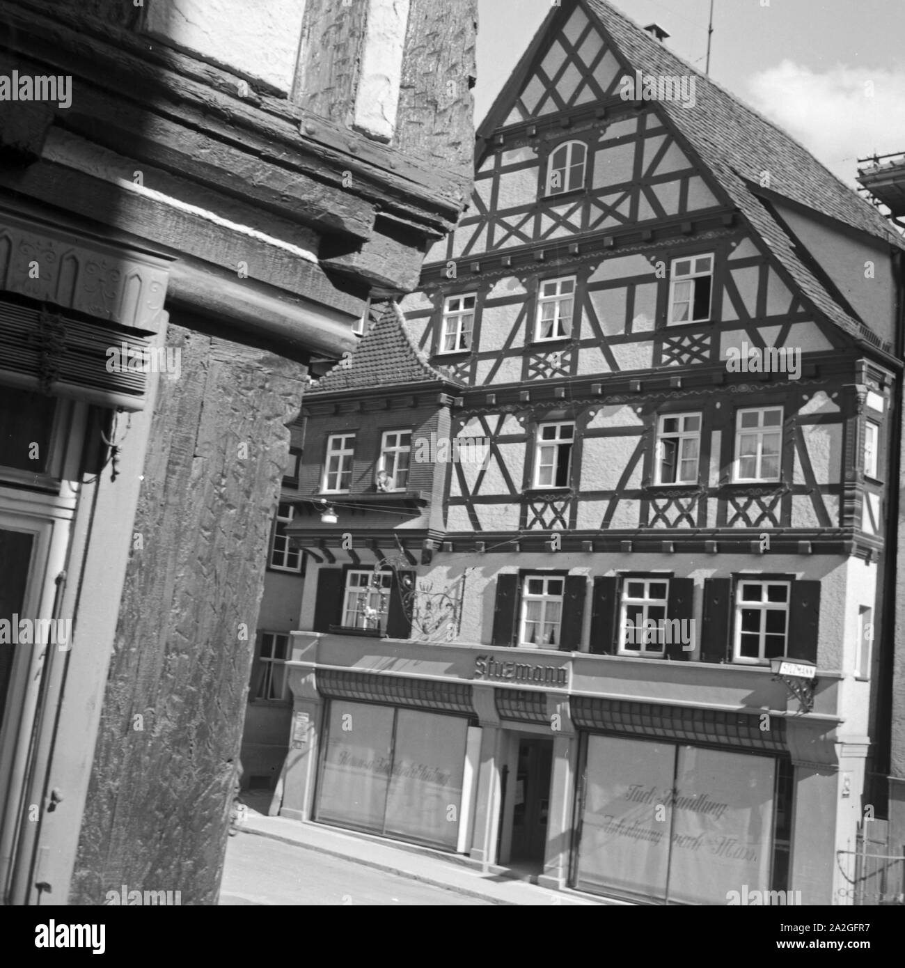 Fachwerkhaus in einer Kleinstadt, Deutschland 1930er Jahre. Fachwerkhaus in einer kleinen Stadt, Deutschland 1930. Stockfoto